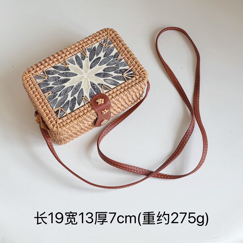 (Black and white shell) small square bag-19*13*7CM