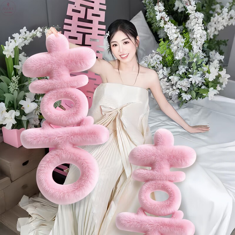 Engagement Photo Props, Holding a Pink Double Happiness Character, Atmosphere-Enhancing Decoration, Wedding Photoshoot, Dressing Gown, Background Setup Engagement Photo Props, Holding a Pink Double Happiness Character, Atmosphere-Enhancing Decoration, Wedding Photoshoot, Dressing Gown, Background Setup