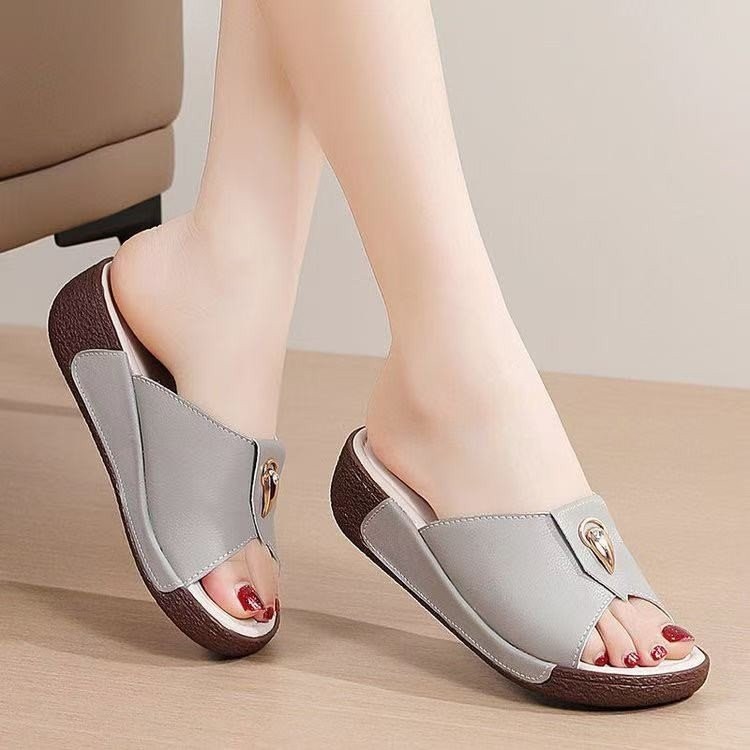 Zapatillas para mujeres 06 nuevo verano para salir suave antideslizante de moda para aumentar el ocio de madres de mediana edad zapatillas