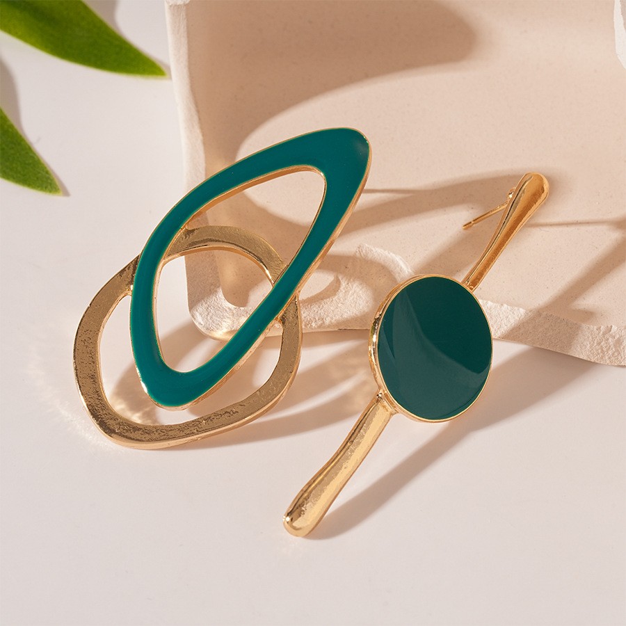 Retro goteo de aceite asimétrico irregular geometría agujas de acero pendientes de moda europea y americana temperamento simple de alta calidad pendientes de mujer
