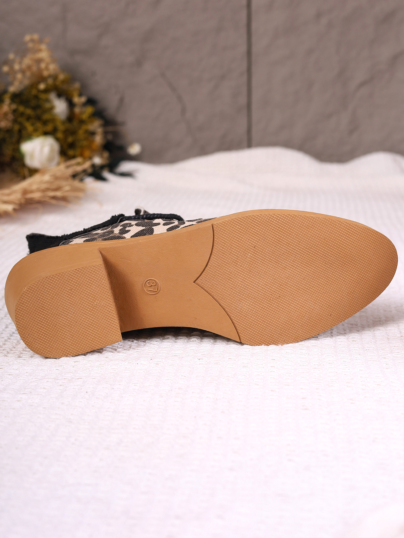 Women's new pointy square heel leopard print fashion ankle boots_voghion.com