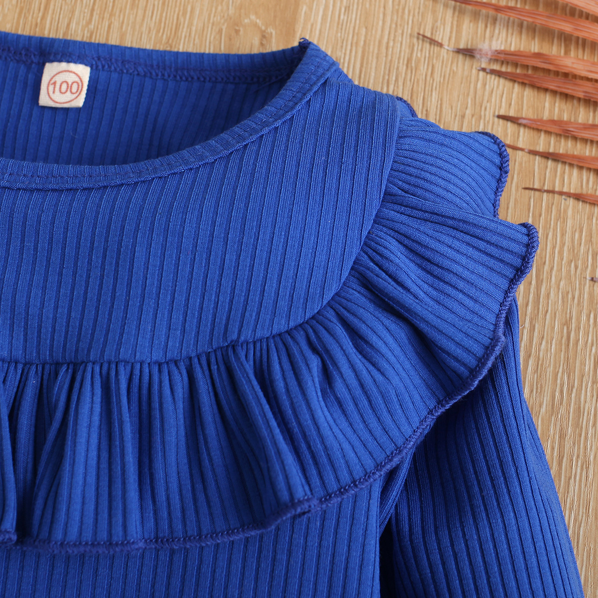 Ensemble deux pièces chemise tricotée en dentelle à manches longues et col rond pour enfants, nouvelle collection automne 2024_voghion.com
