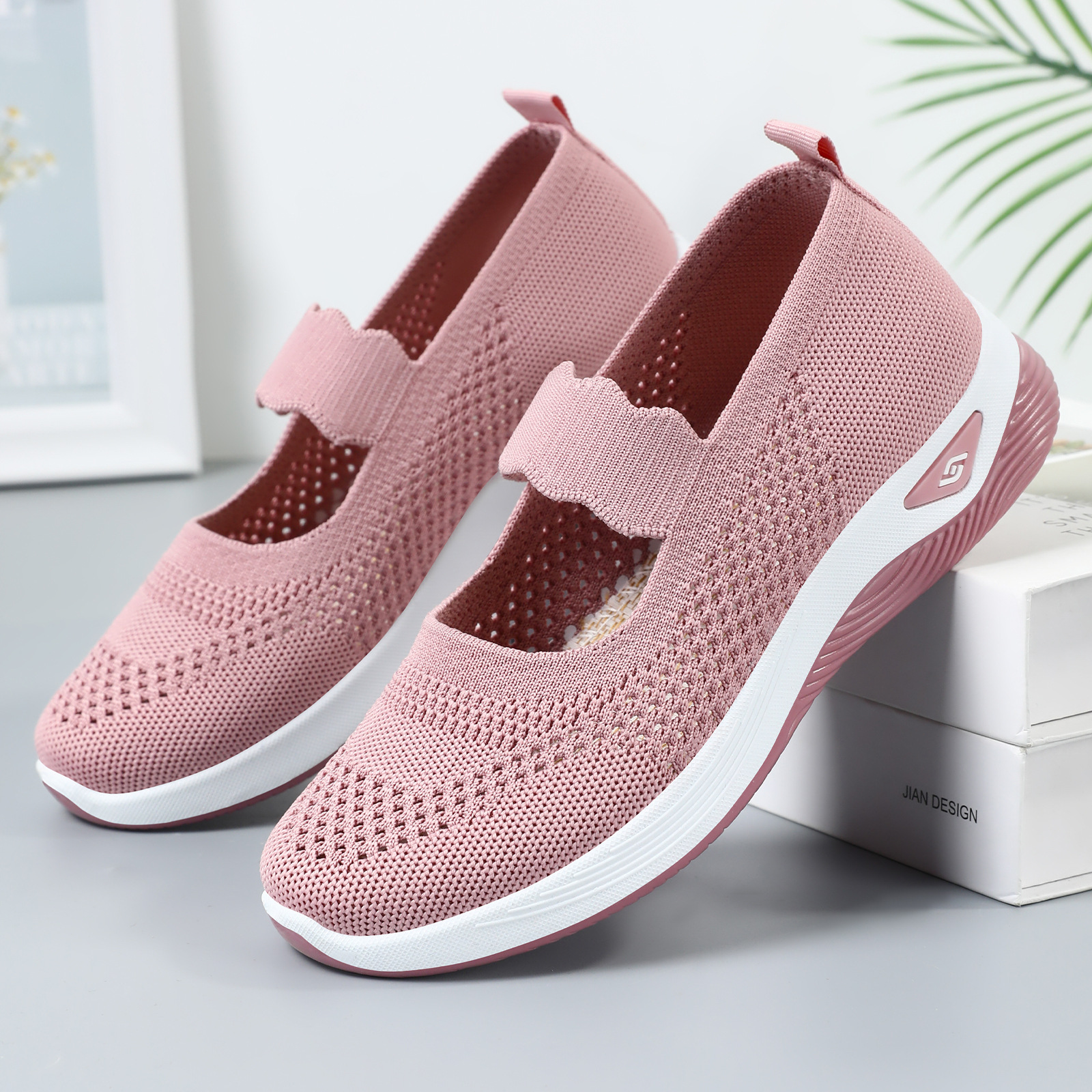 Zapatos de mujer, venta al por mayor de calzado transfronterizo, zapatos para madres de mediana edad y mayores, zapatos de tela transpirables estilo Pekín, zapatos ligeros para caminar
