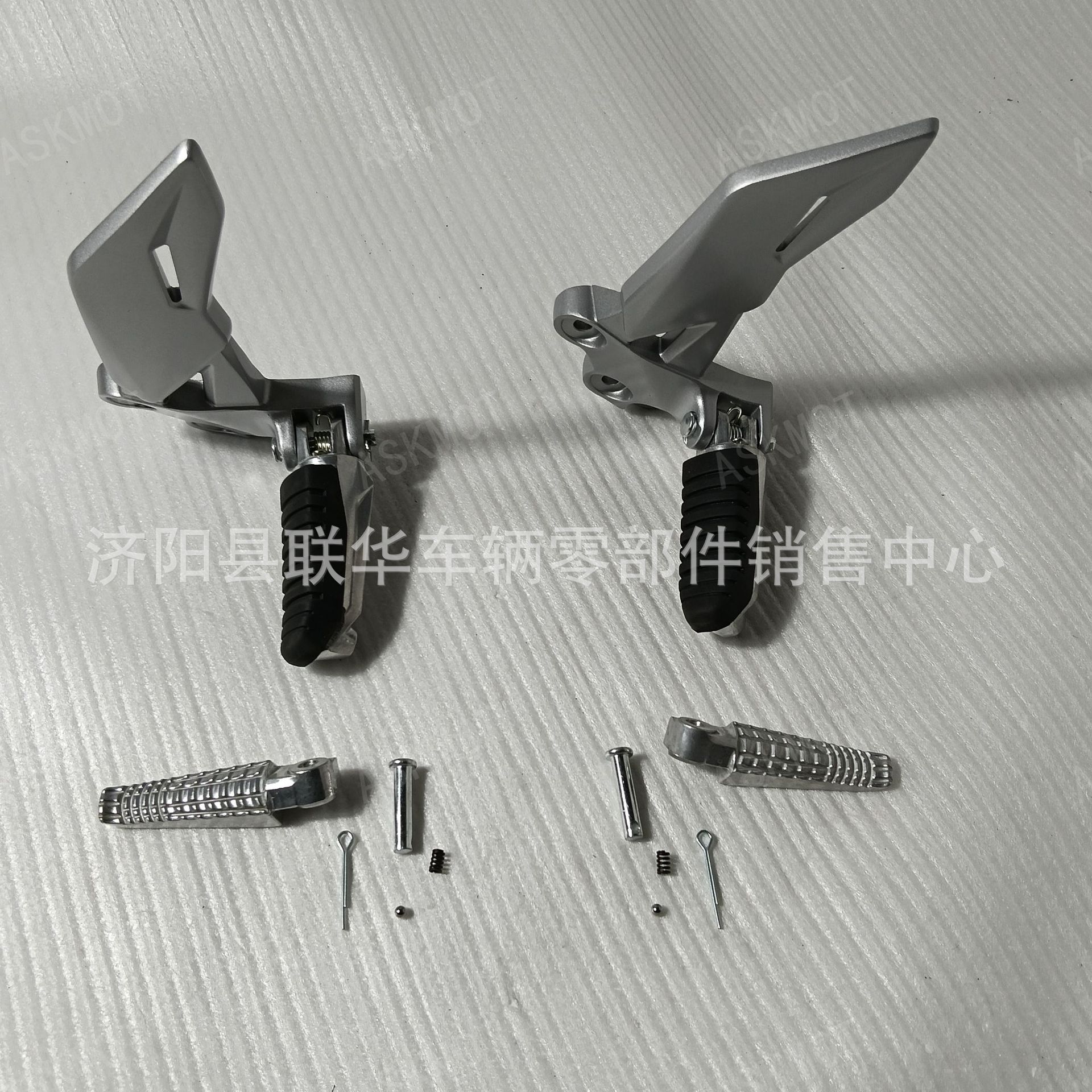 Suitable for Suzuki Gixxer 150 Motorcycle Front and Rear Left and Right Footrests, Foot Pedals, Complete Set of Accessories