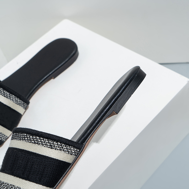 Designer's Fashionable Embroidered Flat Bottomed Women's Slippers Can Be Worn Externally, Women's Beach Sandals, Outdoor Versatile Shoes_voghion.com