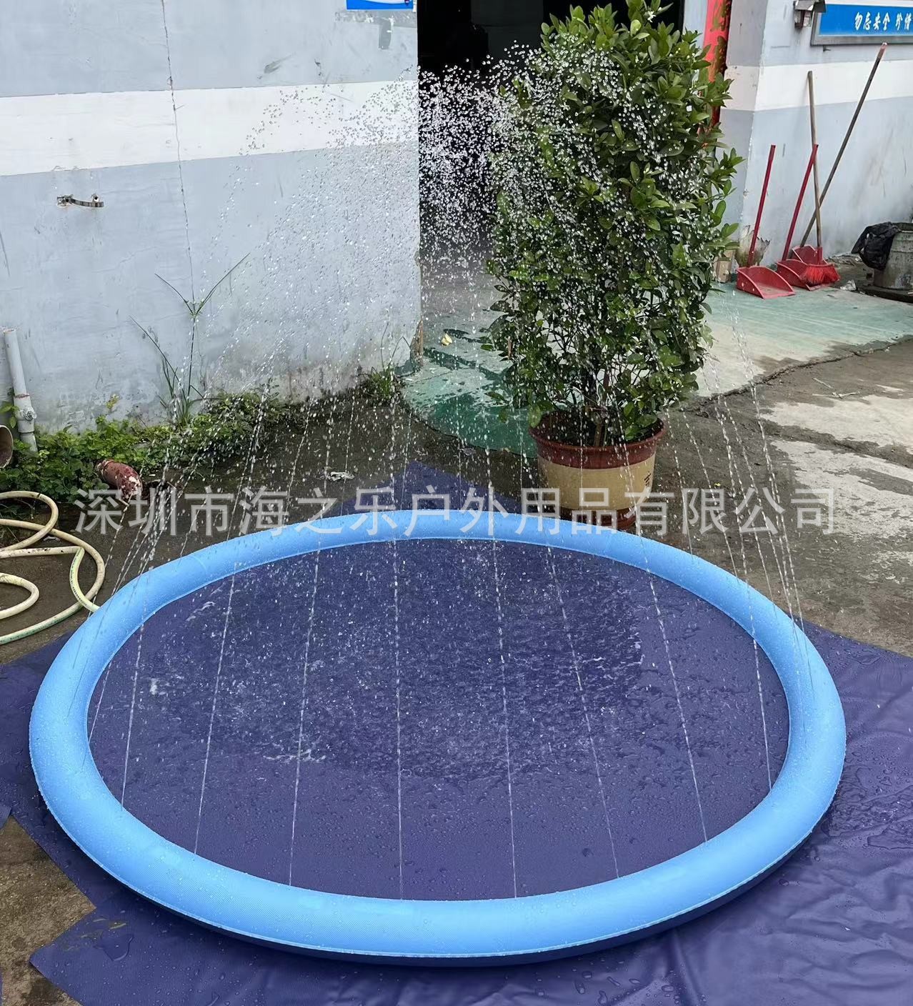 Fábrica en stock PVC infláble sprinkler cojín para niños sprinkler mascotas letras delfin infláble conveniente patio al aire libre