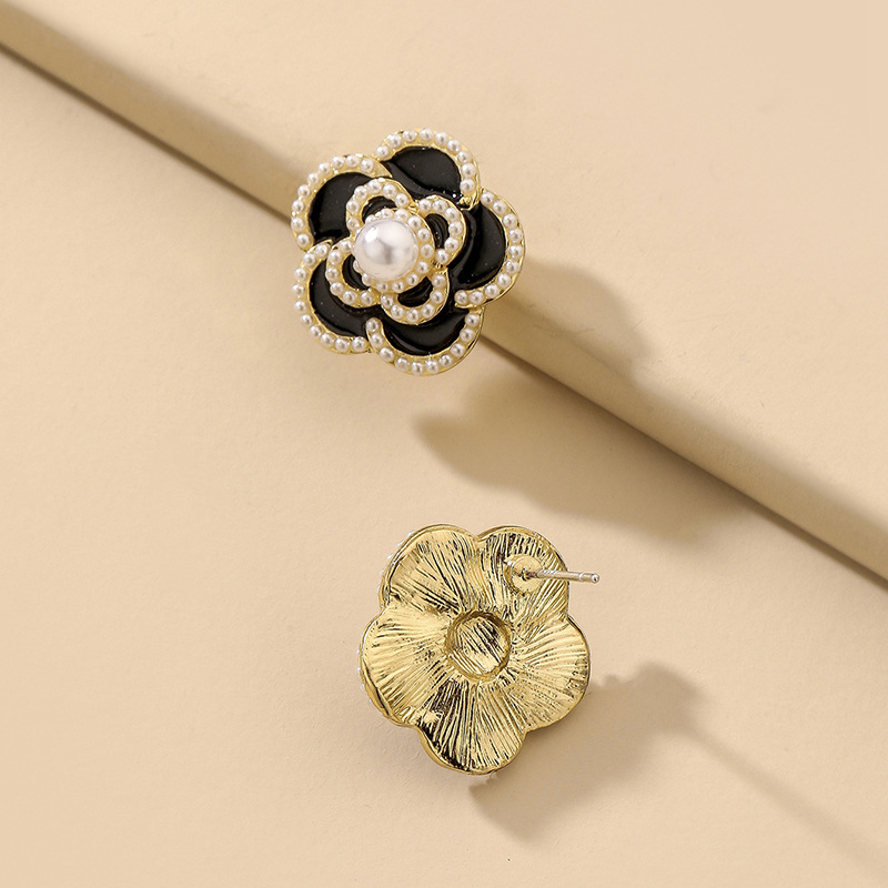 Retro Drop Oil Pearl Flower Female Fashion Sweet Earrings Wholesale display picture 3