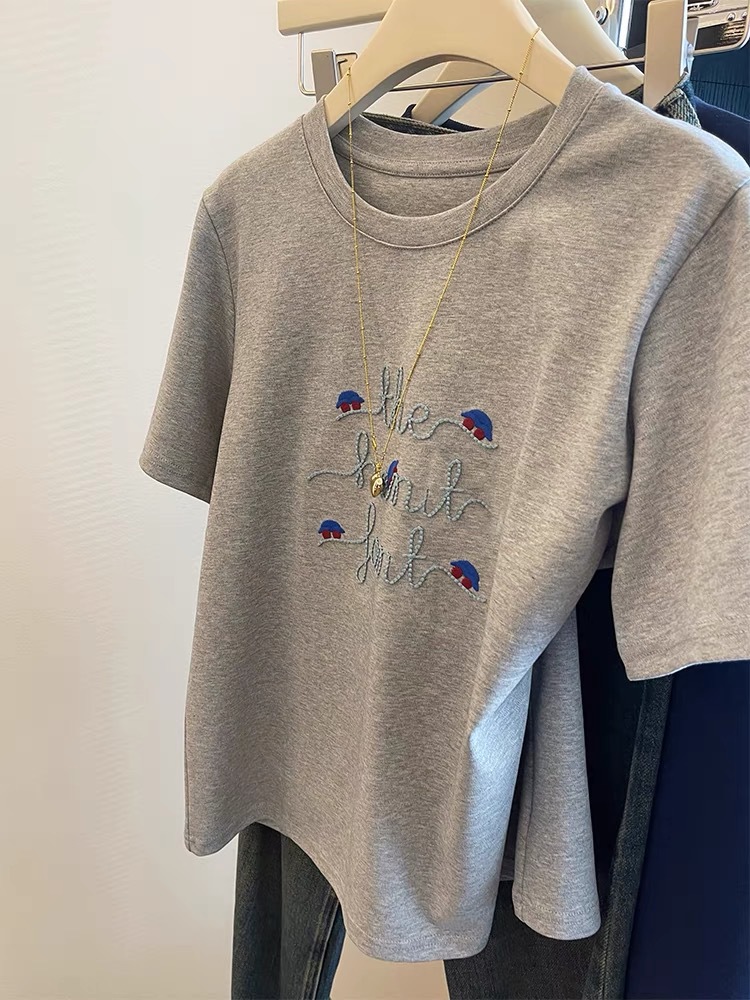 Summer retro design T-shirt for leisure