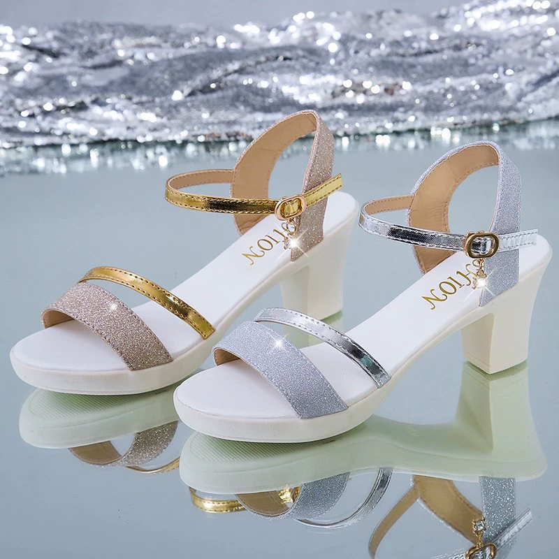 Summer sandals with a strap, 2024 years