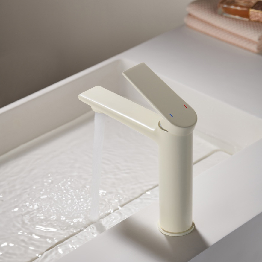 Americano cascada agua plana Cuenca del grifo de cobre alto estándar galvanoplastia/oro cepillado baño caliente y fría hogar comercio exterior