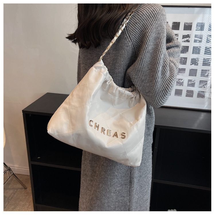 Bolso de la letra de las mujeres otoño 2023 nueva moda rombo cadena bolsa casual moda coreana bordado hilo hombro bolsa de las axilas