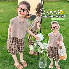 女の子の夏服のノースリーブのスーツ2025新型子供服のネットの赤い揚げ街の韓範服の赤ちゃんの夏の2つのセット
