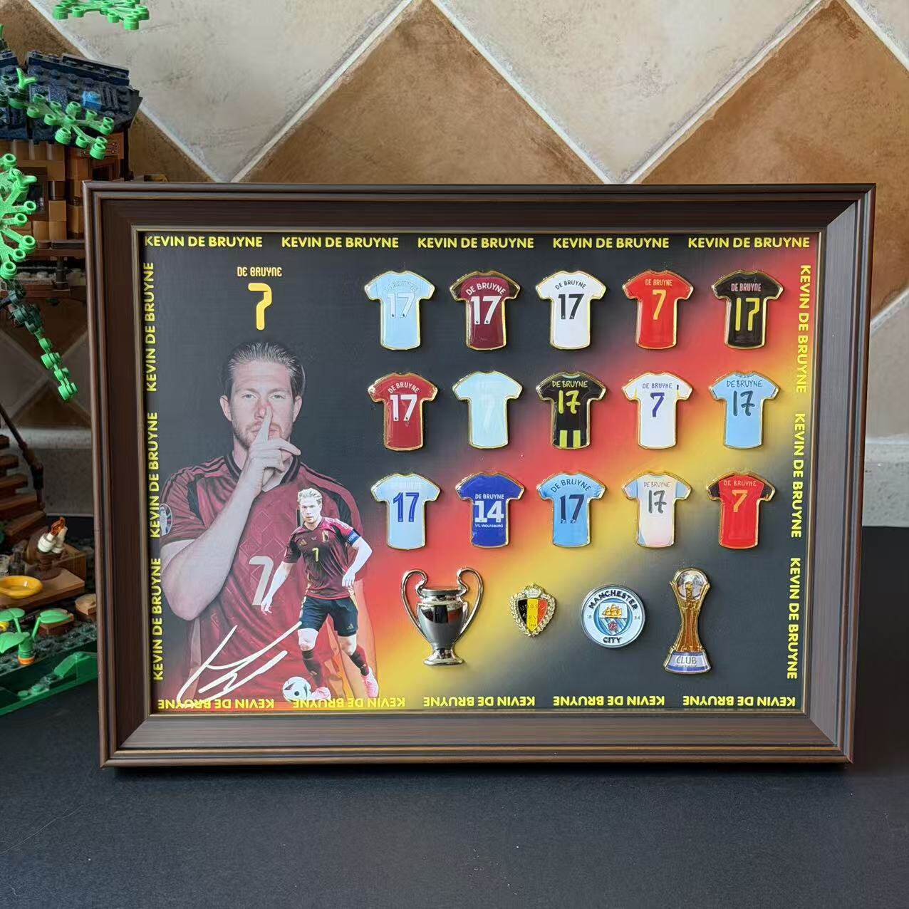 Messi Ronaldo camiseta insignia marco de madera sólida recuerdos de fútbol hechos a mano alrededor del cumpleaños del novio Regalo del festival de Qixi image 12