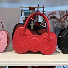 女性のハンドバッグ、外出用の大容量バタフライバッグ、高級感のある夏のカジュアルで多用途な旅行収納通勤バッグ