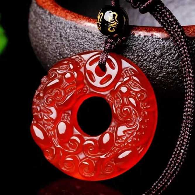 天然红玛瑙貔貅吊坠女玉髓平安扣玛瑙项链招财本命年玉佩毛衣挂件