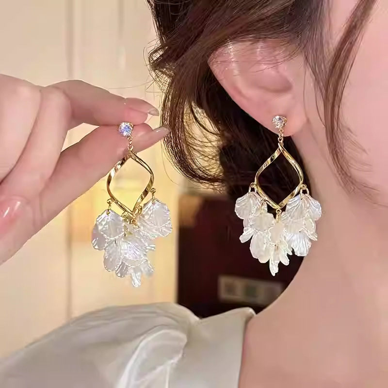 フレンチロングシェルタッセルジルコンイヤリング女性のホリデースタイルイヤリングデザインニッチイヤリング2025新しいスタイル|undefined