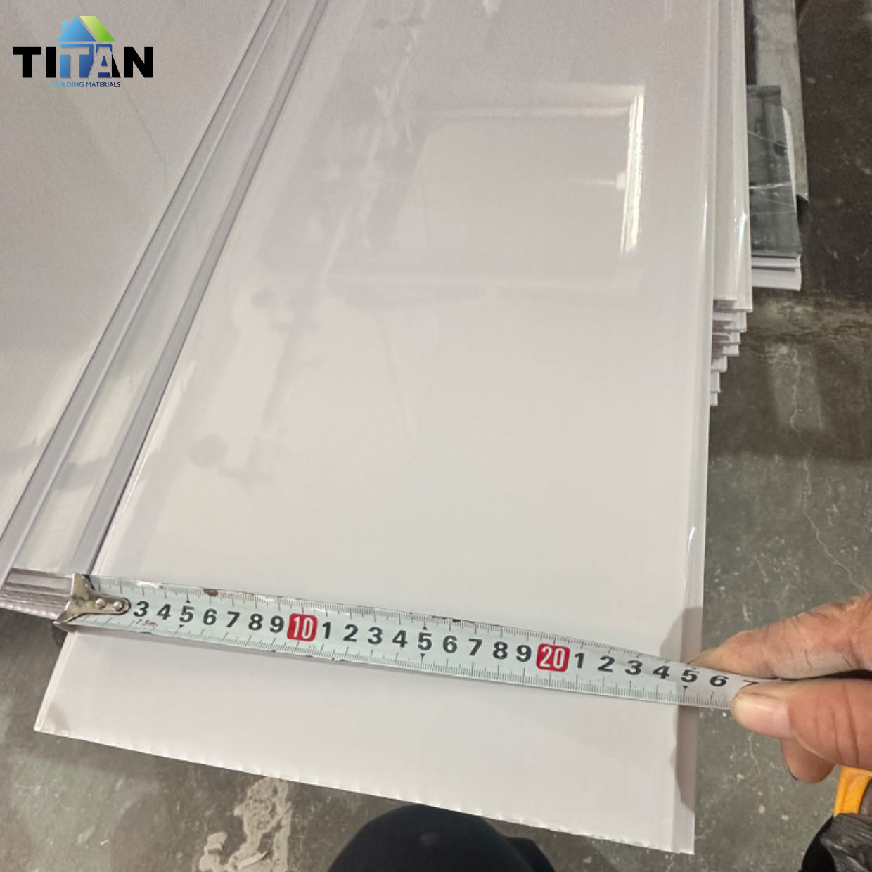 Los fabricantes venden al por mayor paneles de pared para interiores, paneles de pared de instalación rápida, techos, refuerzos de PVC, especificaciones completas