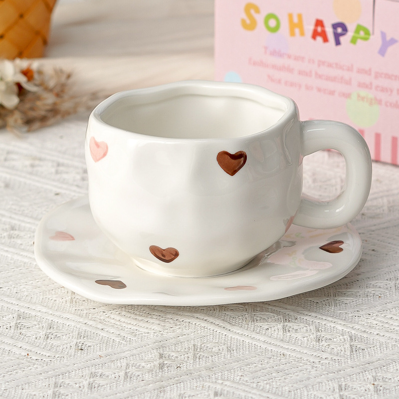Hermoso conjunto de tazas de café y platos Regalos comerciales Irregulares tazas de desayuno transfronterizas de cerámica Pastoral pintada a mano esmaltada