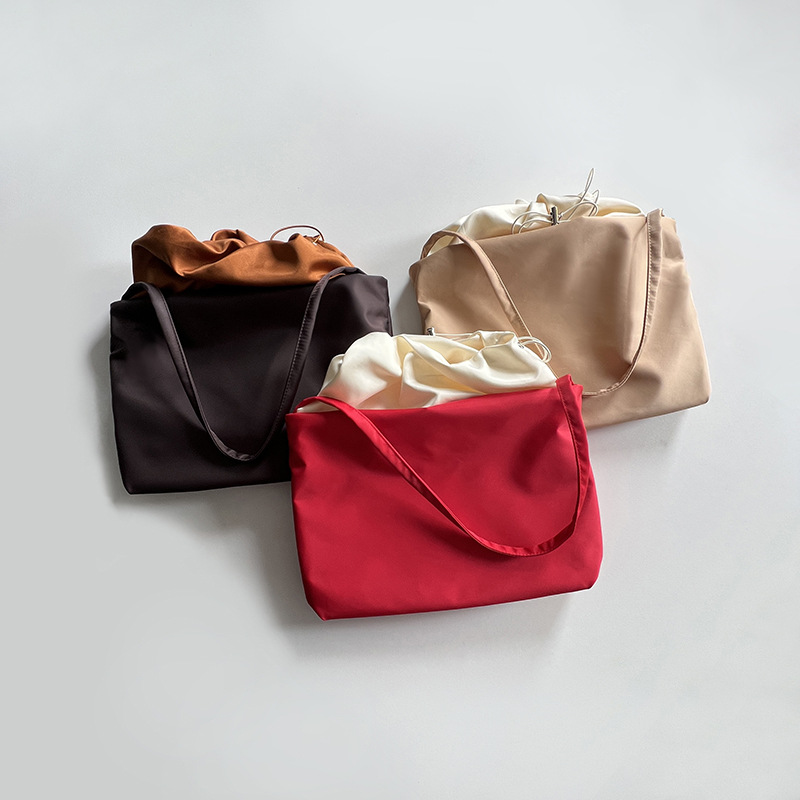 Borsa a spalla impermeabile per ufficio capiente in nylon_voghion.com
