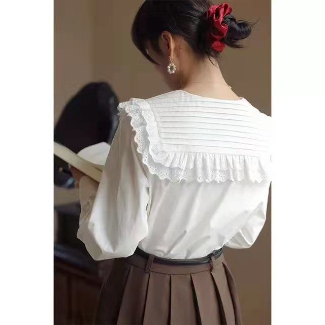 フランス式の大きい襟のレースの白いシャツの女性の春秋の復古の子供の襟のシャツのデザイン感の小さい大衆の中で上着を掛けます。