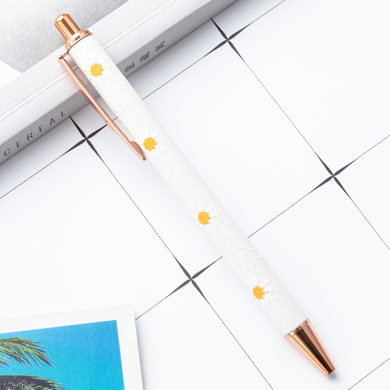 Polvo de oro de presión de lápiz de bola de metal encantador estilo de dama de presión de lápiz de circuncisión puede imprimir logotipo de alto valor facial lápiz de bola