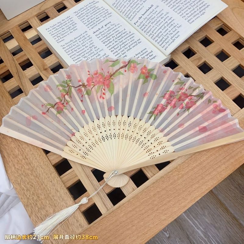 新しい中国式の折り畳み扇子の古風な夏の漢服の女性のチャイナドレスのダンスの扇子は携帯して写真を撮ります。|undefined