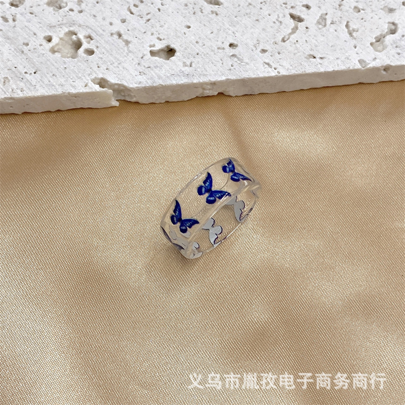 Europeo y americano transfronterizo popular transparente color simple moda mariposa cerrado anillo de resina acrílica estilo ins anillo