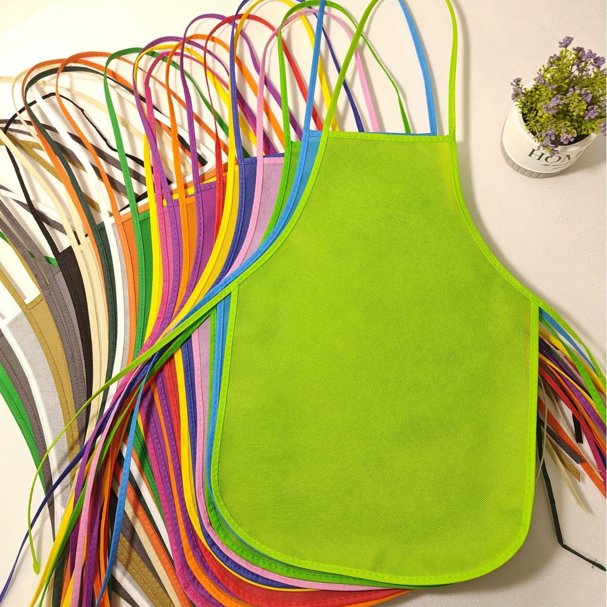 In-Stock Factory Direct Sales Anti-Dirt Waterproof Children's Painting Apron Heat-Resistant Sewing Eco-Friendly Non-Woven Fabric Apron