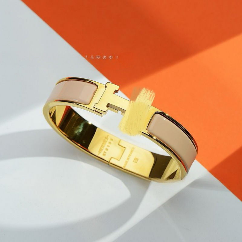 Gold milk tea color H bracelet