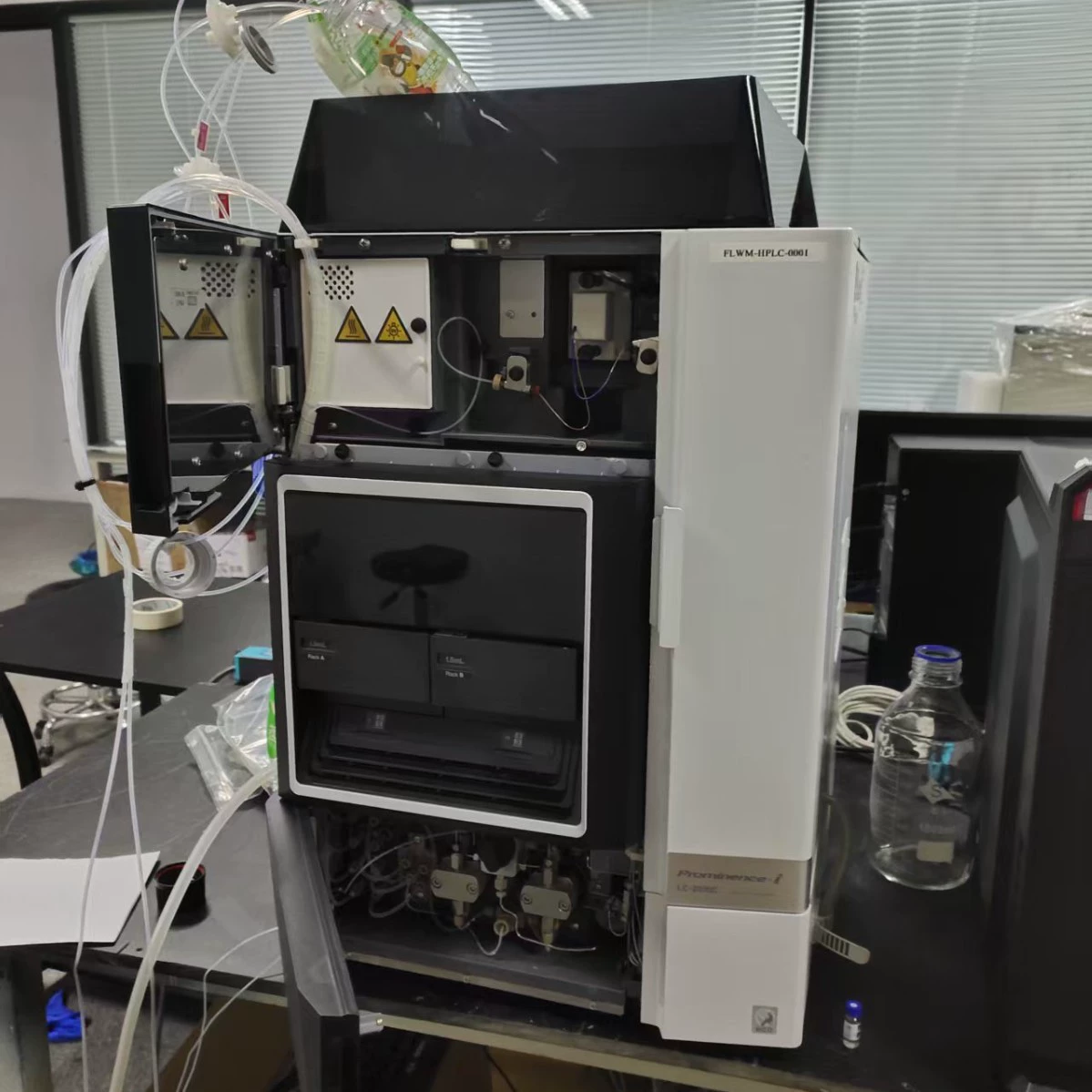 Использовался прибор для жидкостной хроматографии Shimadzu LC2040C 3D plus