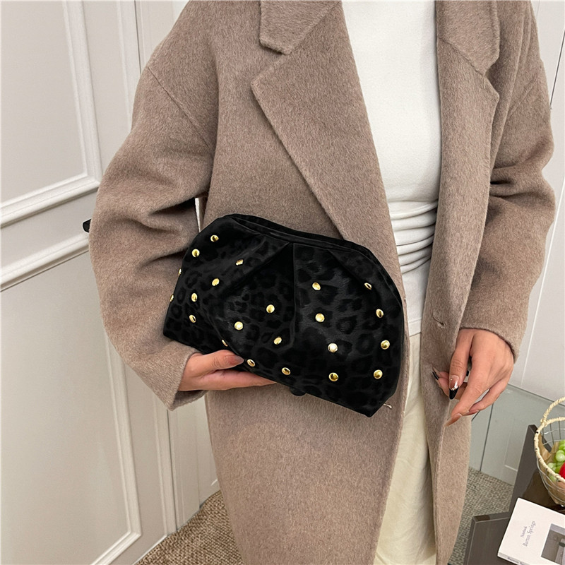 Bolsas populares transfronterizas para mujeres 2025, bolsas de nuevo estilo, bolsas de remaches, bolsas de mano, bolsas de nicho de diseño