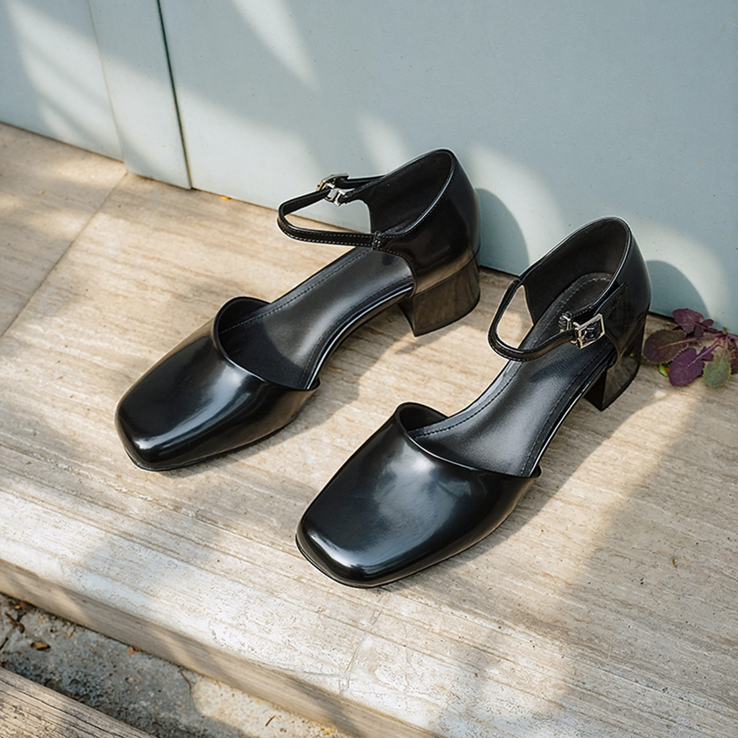 Giày sandal cao gót nữ quai ngang mũi vuông gót 5 cm — màu nâu
