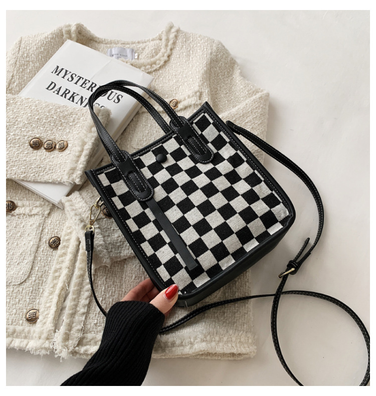 Bolsa De Mujer Superventas 2021 Nueva Moda Chesboard Plaid Otoño E Invierno Cross-body Bolsa Popular Nicho Bolsa De Cubo Portátil display picture 8