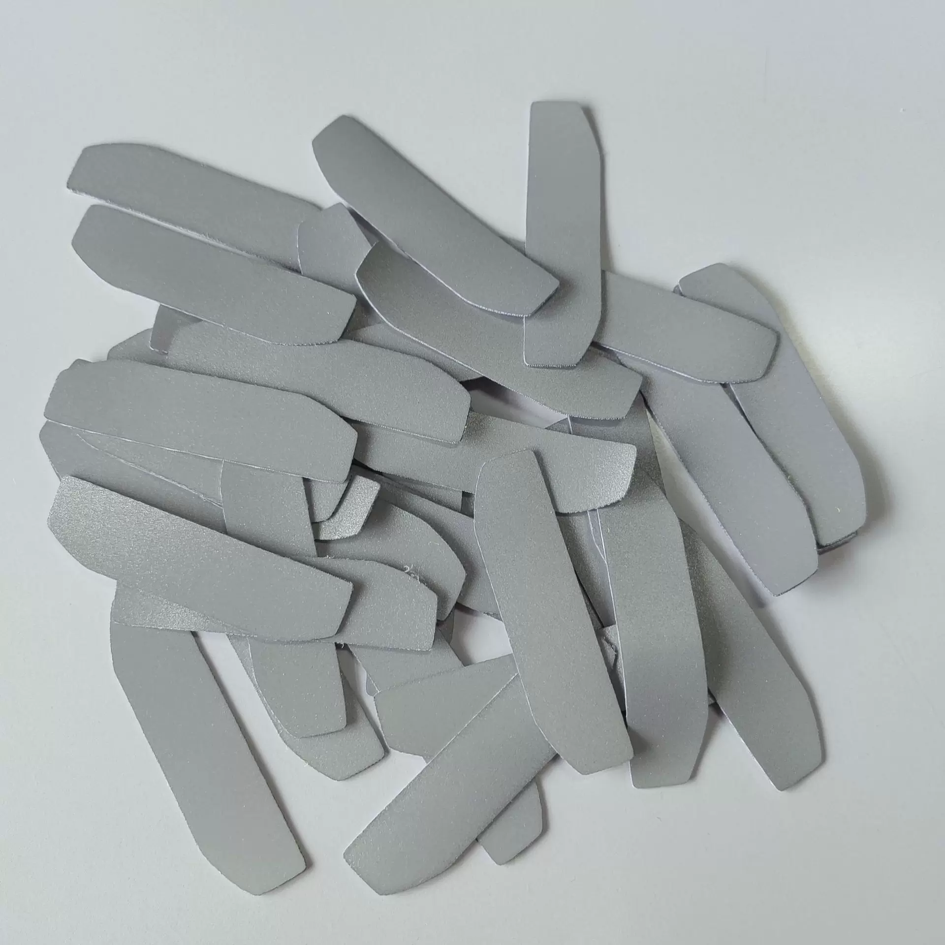 工厂服装辅料高亮亮银双面反光条车缝反光标服装夹条双面反光条