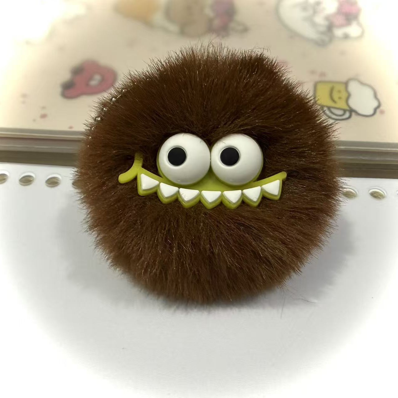 Cute pequeño Du dinosaurio peluche coche llavero colgante de pelo de dibujos animados bola de pelo monstruo muñeca bolsa colgante al por mayor image 4