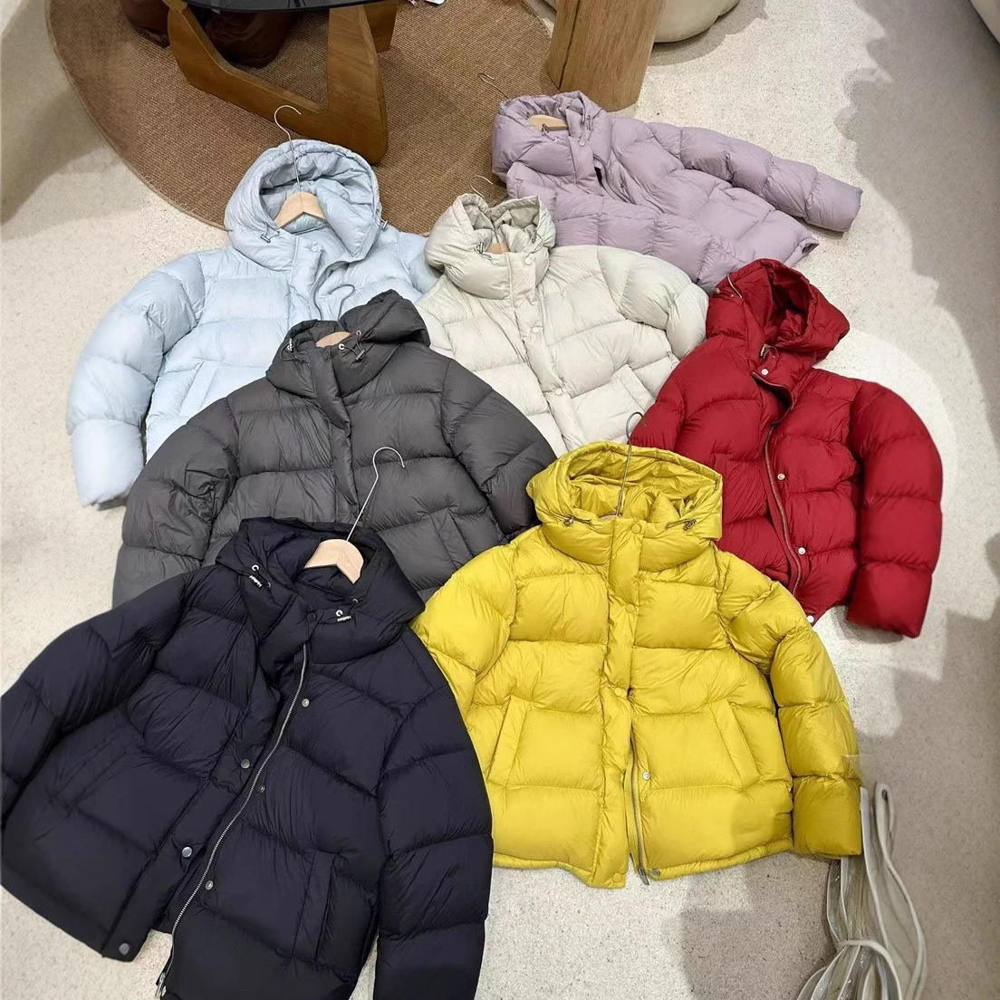 Direct from the Stall, New National Standard 90% White Duck down Traceable Women's Short Hooded Loose Puffer Jacket