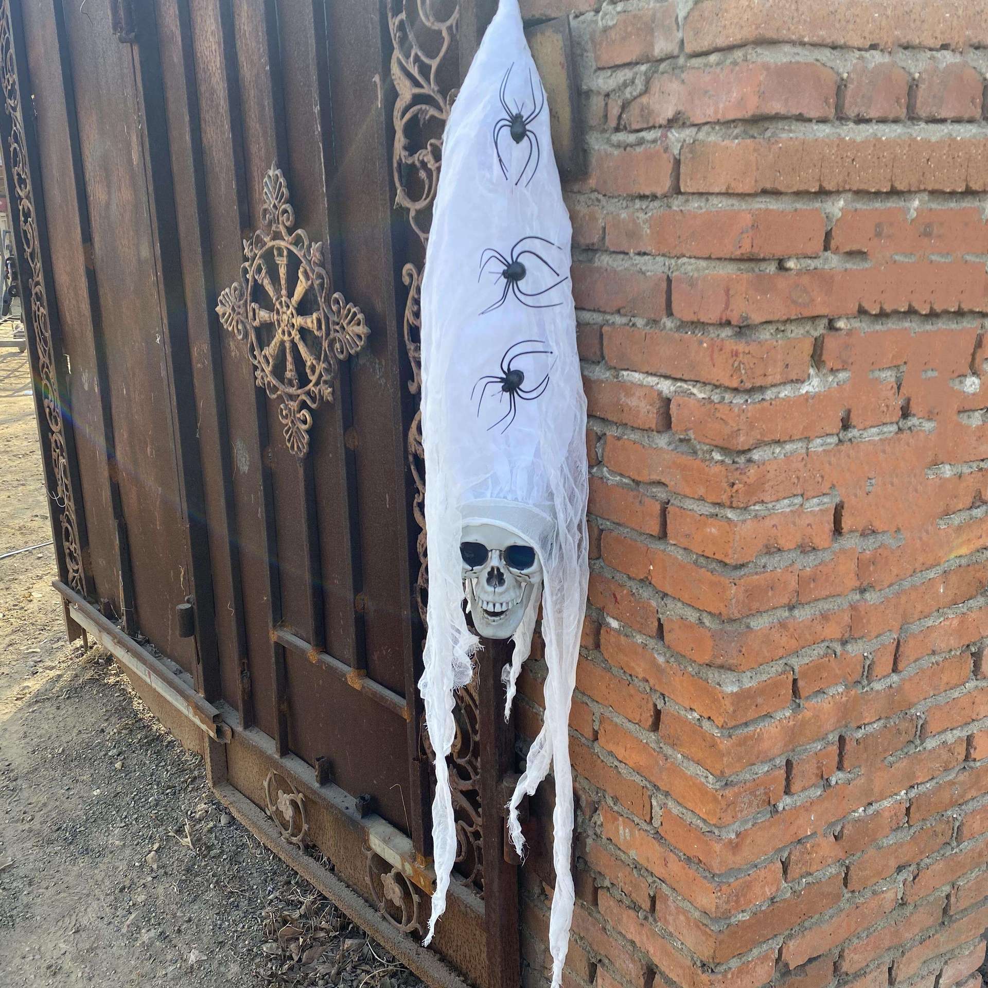 Horror accesorios colgantes calavera colgantes Halloween casa embrujada decoración aterradora iluminante con lámpara al por mayor
