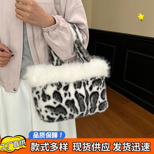 跨境超火毛绒托特水桶包包女2025冬季新款质感日常百搭单肩腋下包