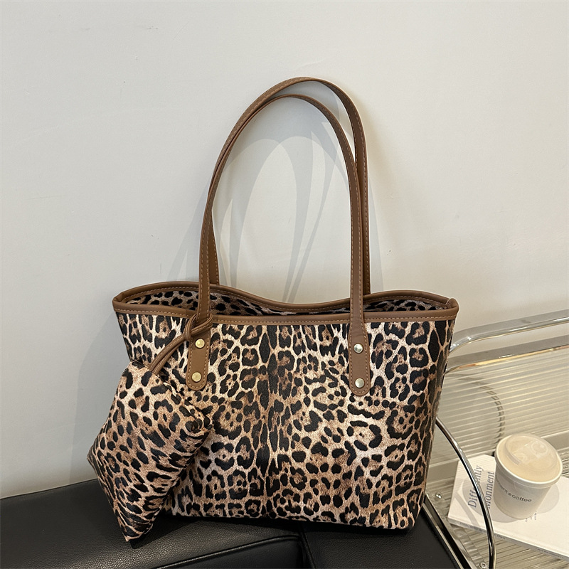 Retro commuter leopard print underarm bag 2024 autumn new style trend fashion personality temperament one shoulder tote bag_voghion.com