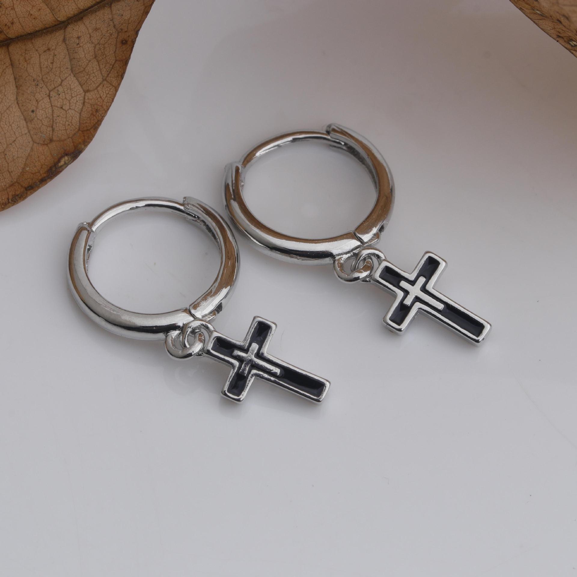Schwarze Kreuz Ohrstecker Für Herren Minimalistisch Modern_voghion.com