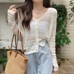 透かし編みの短いコートの女性2024春と秋の長袖のストールの日焼け止めのシャツのエアコンの外は薄いカーディガンを掛けます。
