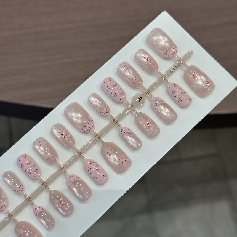 Pink leopard print pre-made French-style press-on nails with plaid and shiny rhinestones, detachable nail stickers, 30 pieces wholesale source Pink leopard print pre-made French-style press-on nails with plaid and shiny rhinestones, detachable nail stickers, 30 pieces wholesale source