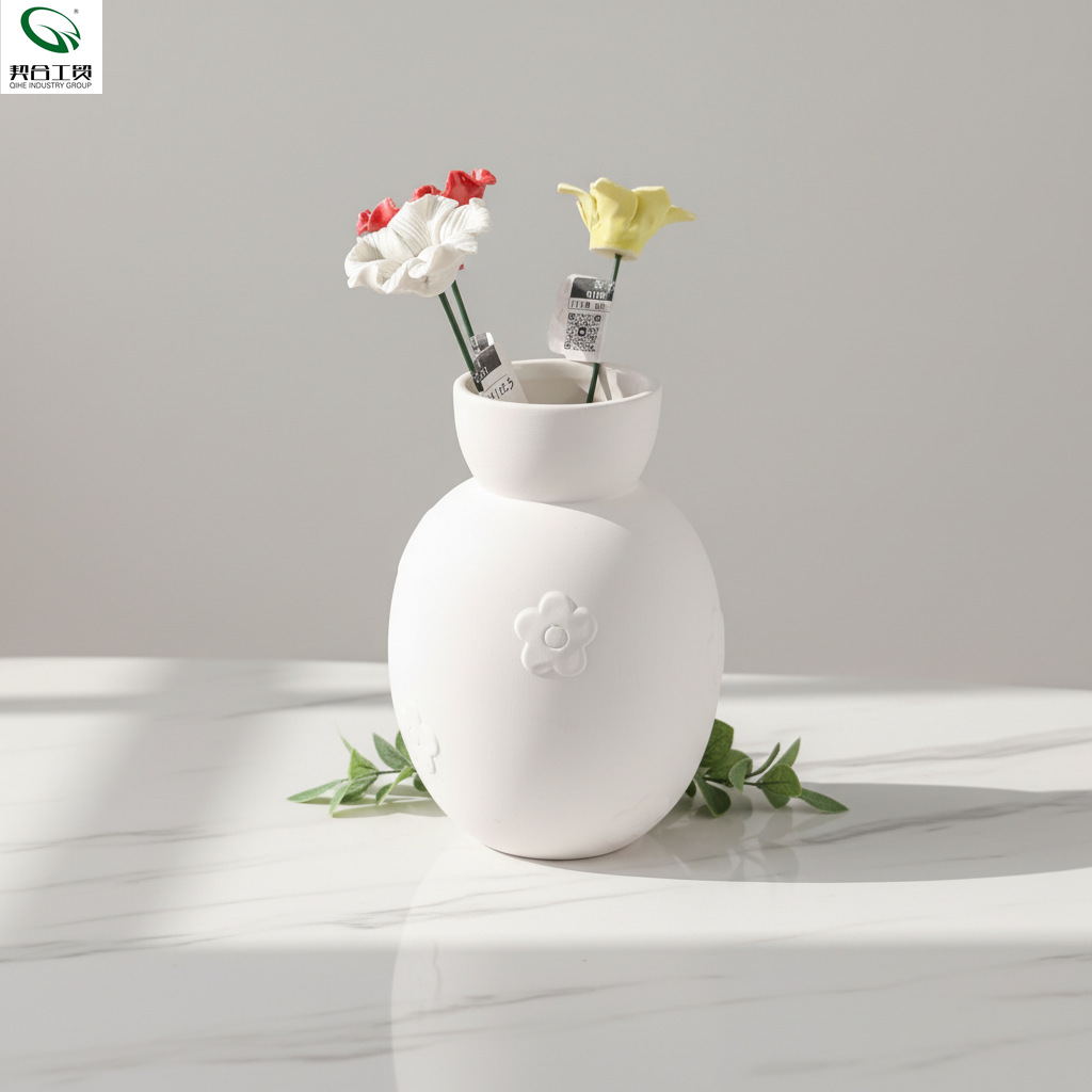 Flores en relieve de cerámica creativa, vasos de flores blancos puros, decorados de flor de alta calidad, decorados de sala de estar, artesanías de cerámica simple