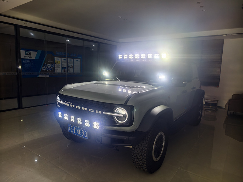 Cross-Border E-Commerce Specializes in Supplying New Models of Car Strip Lights, Roof Lights, Combination Connected Strip Lights, and Off-Road Vehicle Lights