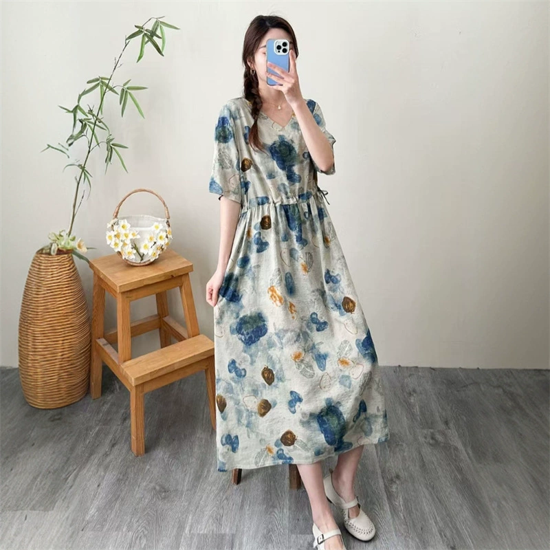 Летнее платье в ретро-стиле с мелким цветочным принтом для женщин 2025 года, свободного кроя, больших размеров, с эффектом стройности, на завязках на талии, длинная юбка.