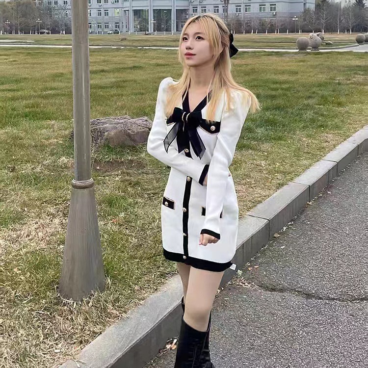 小香风秋冬季蝴蝶结V领单排扣修身通勤针织连衣裙名媛口袋拼色