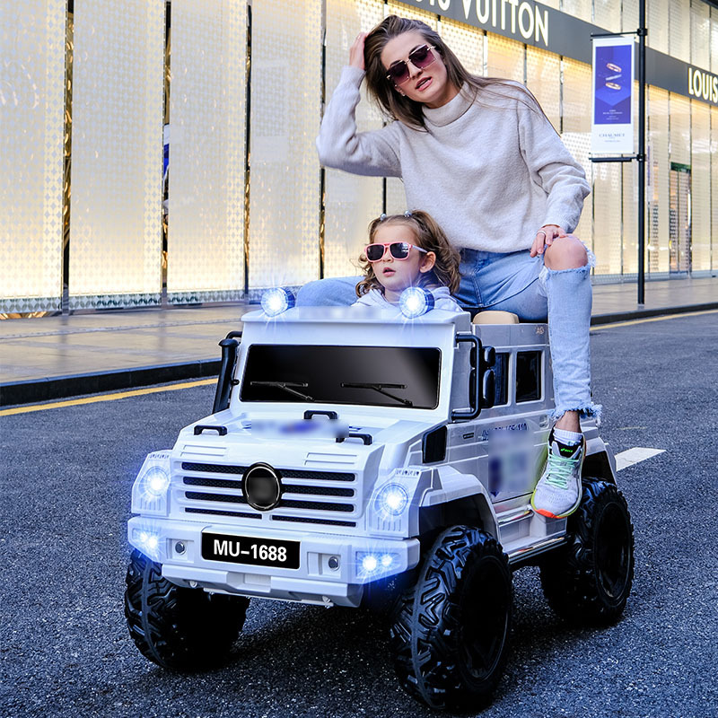 Vehículos todoterreno de los niños de la música carga auto-conducción de cuatro ruedas coche de juguete de bebé puede sentarse niños adultos cuatro ruedas coche de control remoto