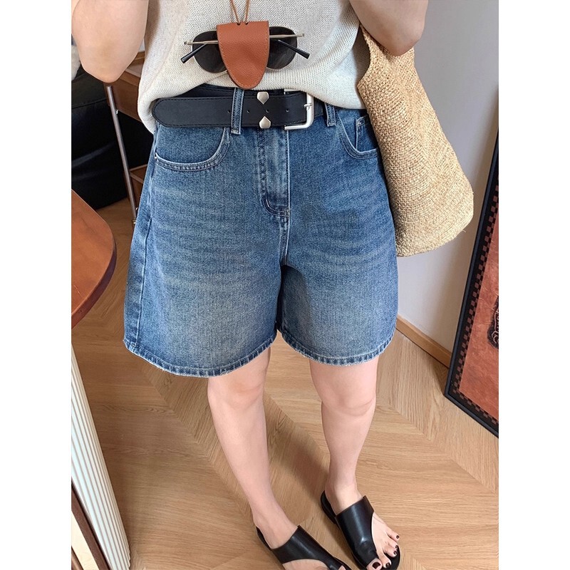 Plus Size High-Waisted Retro Blue Mid-Length Straight Denim Shorts for Women, Summer, for Curvy Figures, Pear-Shaped Body, Hip-Covering, Flattering, Leg-Lengthening Plus Size High-Waisted Retro Blue Mid-Length Straight Denim Shorts for Women, Summer, for Curvy Figures, Pear-Shaped Body, Hip-Covering, Flattering, Leg-Lengthening