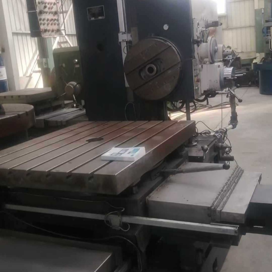 处理二手汉川TX611C-4数显卧式铣镗床钻孔直径50机床重量:14.8t