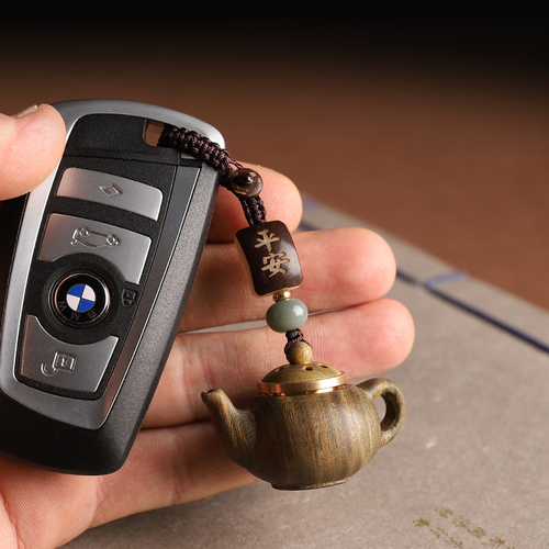 Green sandalwood hollow-carved small teapot sachet car keychain pendant wooden carving ornament pendant pot pendant